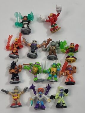 Legends of Akedo Warriors Collectible Set 13 Figures Toy Lot